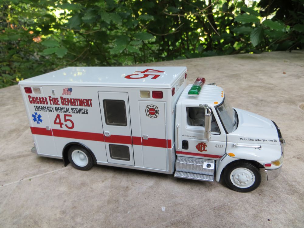 19-3216 International 4400 Chicago.JPG