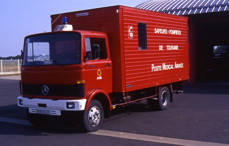 37 Montbazon Mercedes 809 PMA 1.JPG
