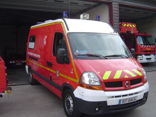 AVW 937 VSAV Renault Master 2 ph2 Lodève (4).JPG
