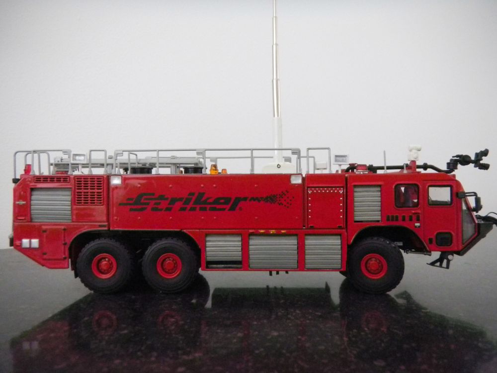 078-01082 Striker Rouge (1).JPG