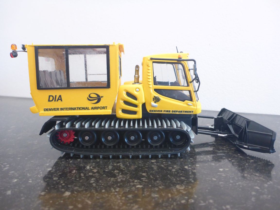 Pisten Bully 100 Denver Int'l Airport - Jagemdorfer.JPG