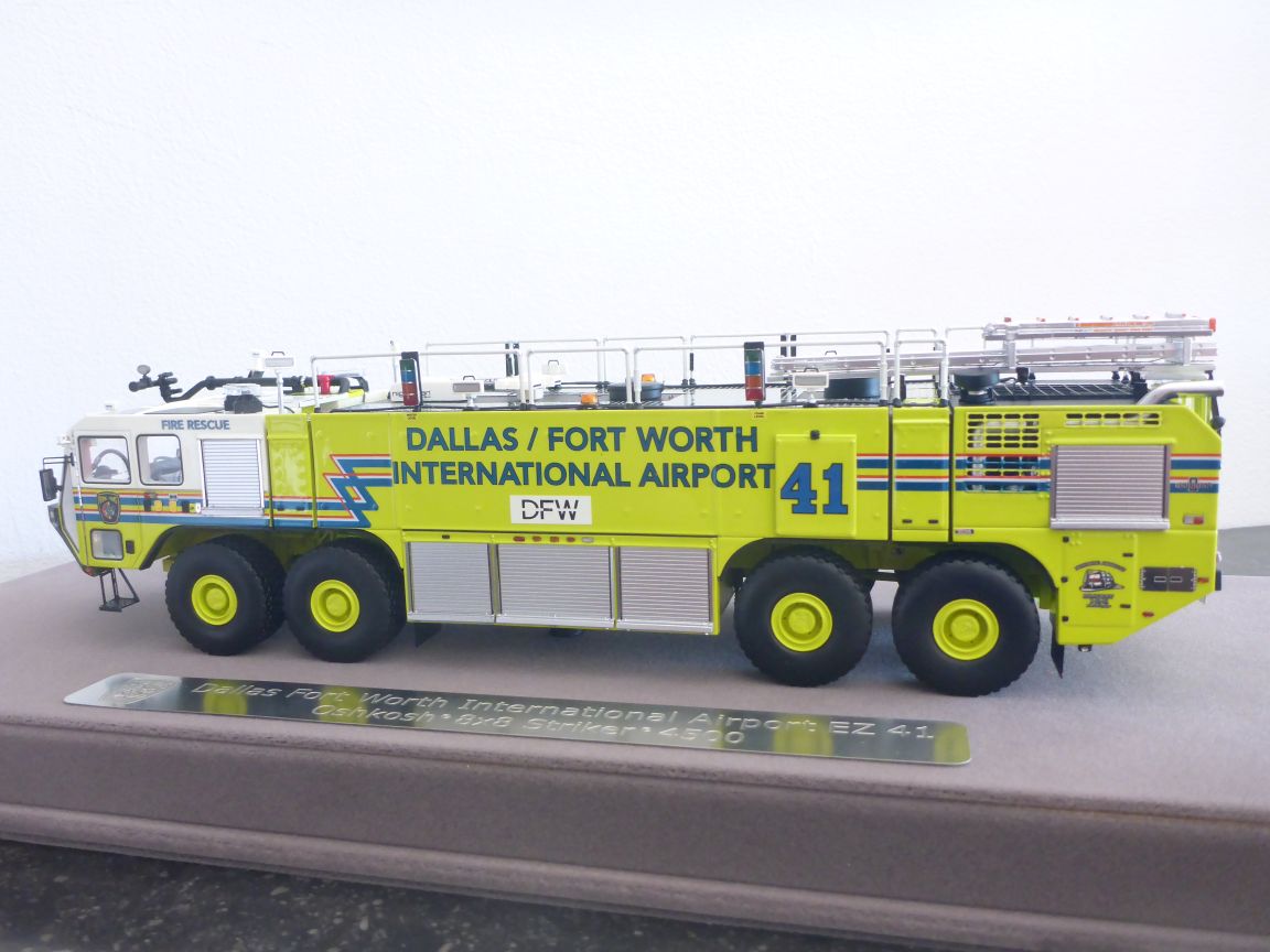 Oshkosh Striker I 4500 Dallas - Fort Worth ARFF41.JPG