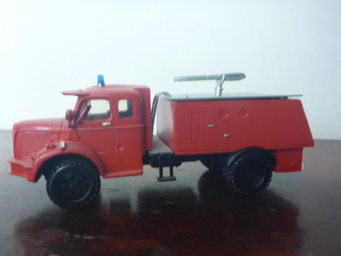 Berliet GLC28 VMA Sides - Parade 7 1.50.JPG