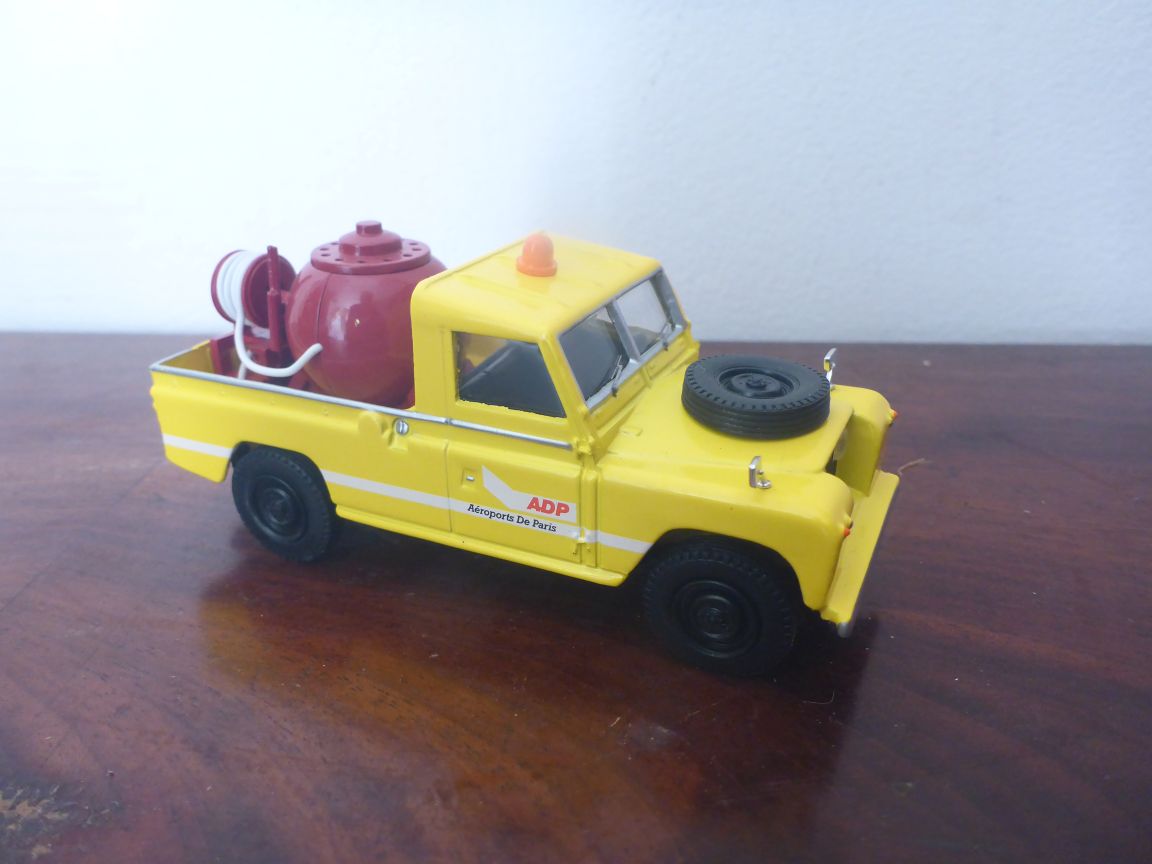 Land Rover 88 Pick-Up VIRP Jaune ADP - Vanguards 7607.JPG