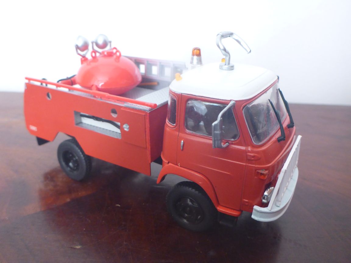 Saviem SG4 VIRP 500C Sides.JPG