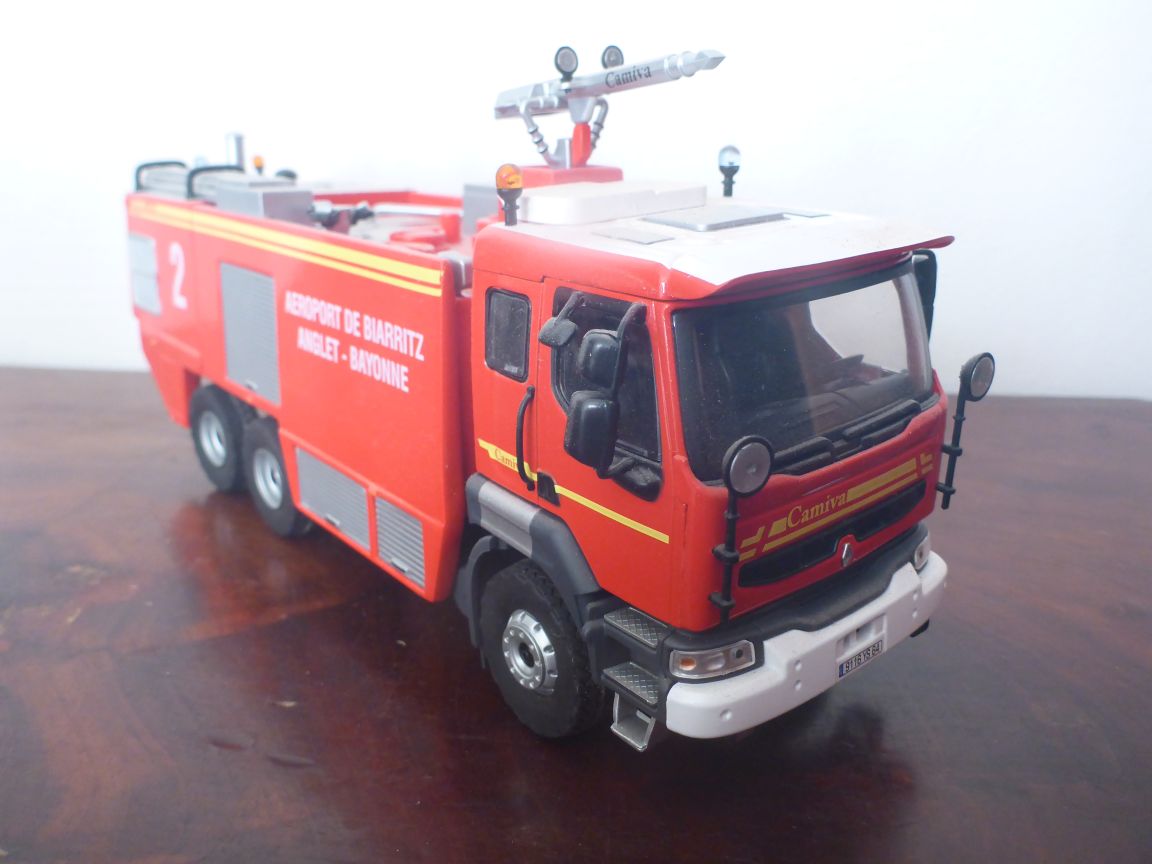 Renault Lander 6x4 Aeroport de Biarritz - Eligor 113861.JPG