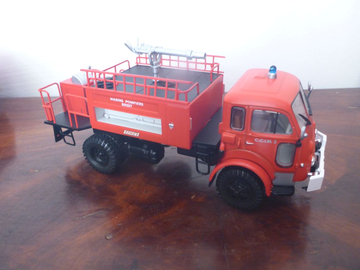 Renault R2142 CCIM Marins Pompiers de Brest - Hachette-Ixo 91.JPG