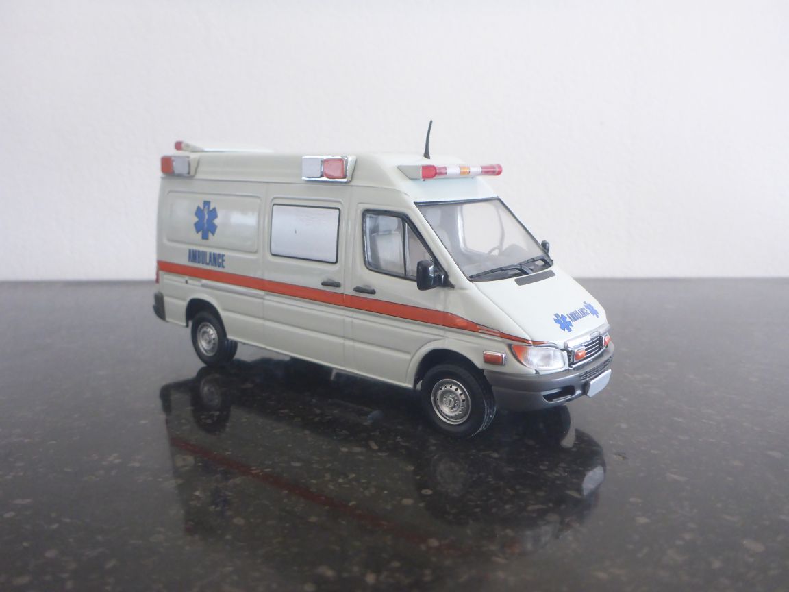 Eligor 200057 Freightliner Sprinter Ambulance ALF.JPG