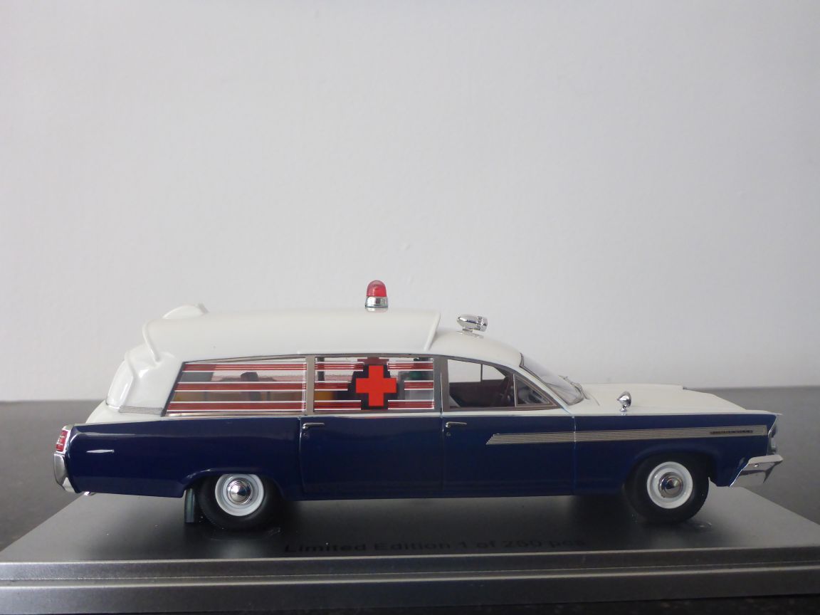 Kess 43026001 Pontiac Supérior Bonneville 1963.JPG