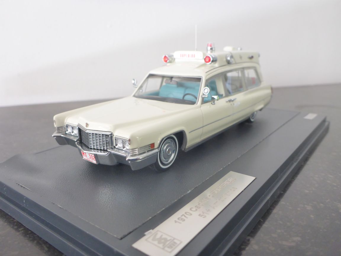 Matrix 20301-192 Cadillac Superior 51+ - 1970 crème.JPG