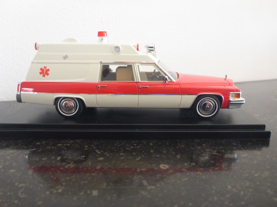 Neo 47241 Cadillac Superior Ambulance V1.JPG