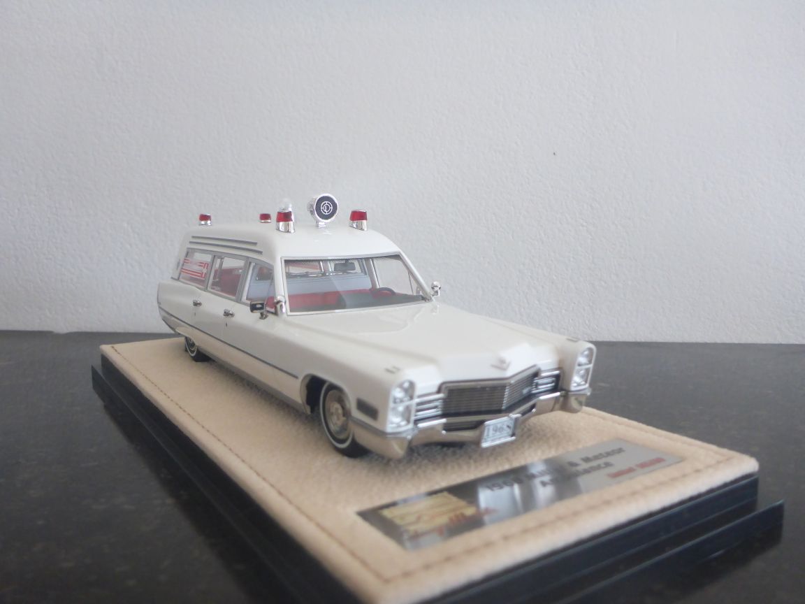 Stamp Models 68801 Cadillac Miller Meteor Ambulance 1968.JPG
