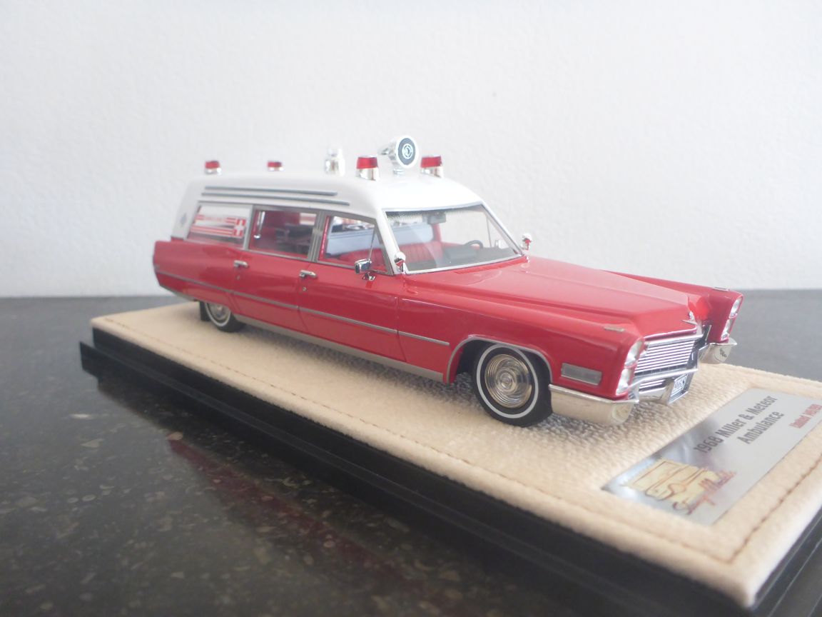 Stamp Models 68803 Cadillac Miller Meteor Ambulance 1968.JPG