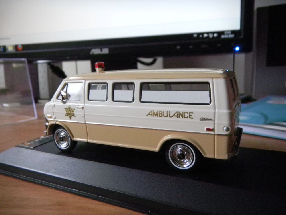Ford Econoline Ambulance.JPG