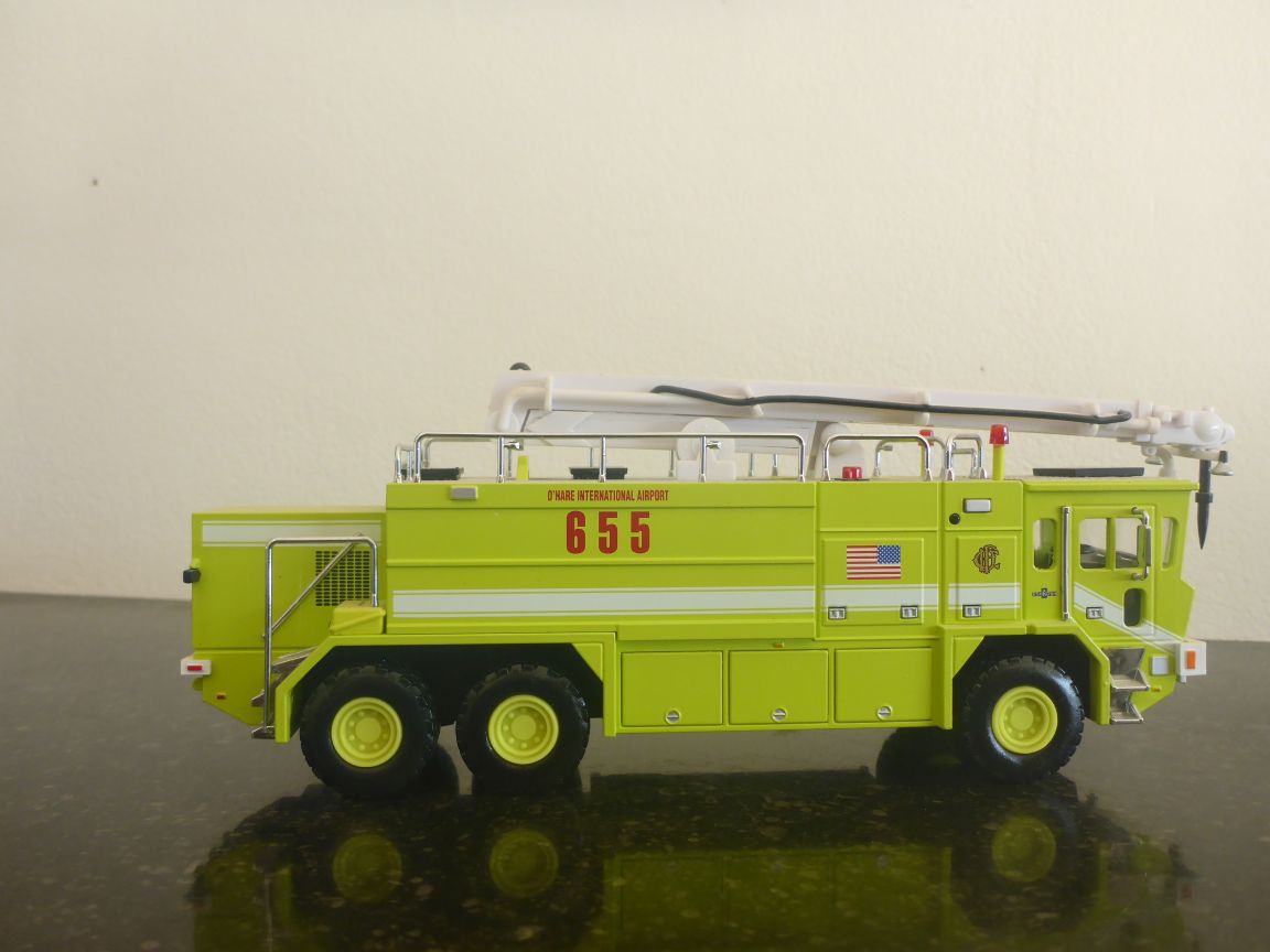 12150 Oshkosh T3000 with Nozzle Chicago O'Hare.JPG