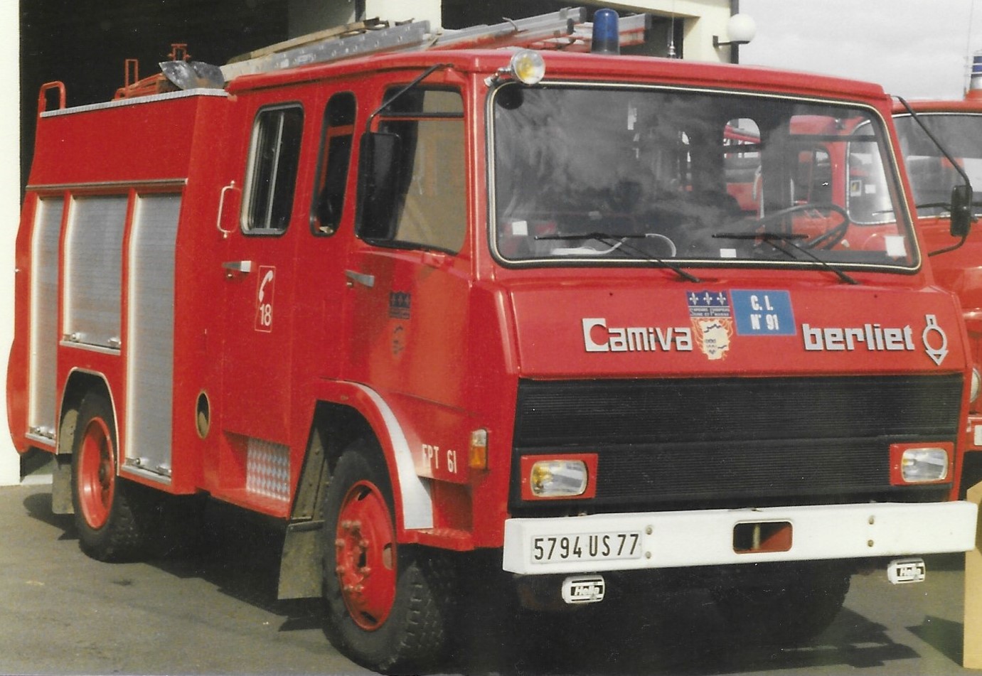 5. FPT 770KB6 calandre noire 1981.jpg