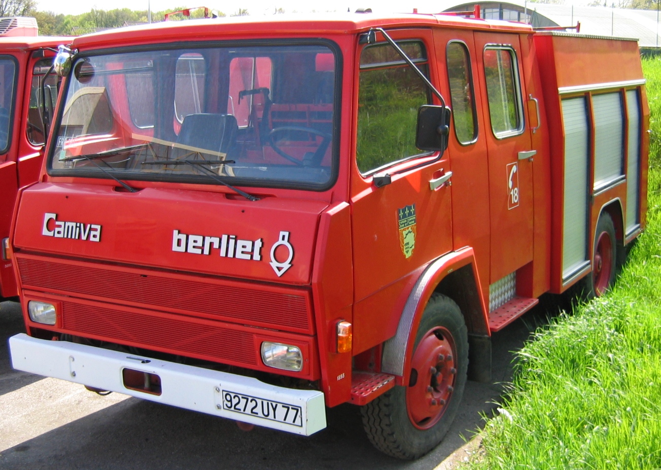 6.FPT 770KB6 calandre rouge 1982.JPG