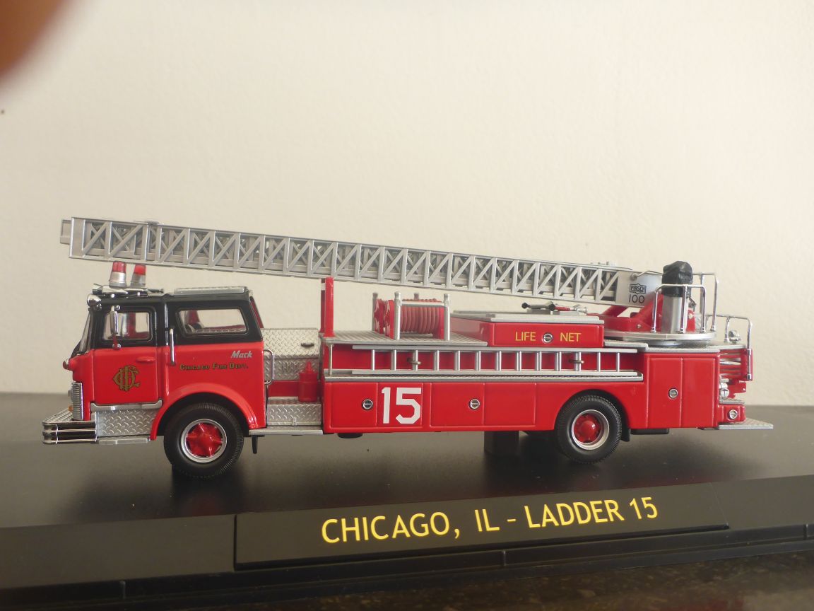 12816 Mack CF Rear Mount Ladder 15 g.JPG