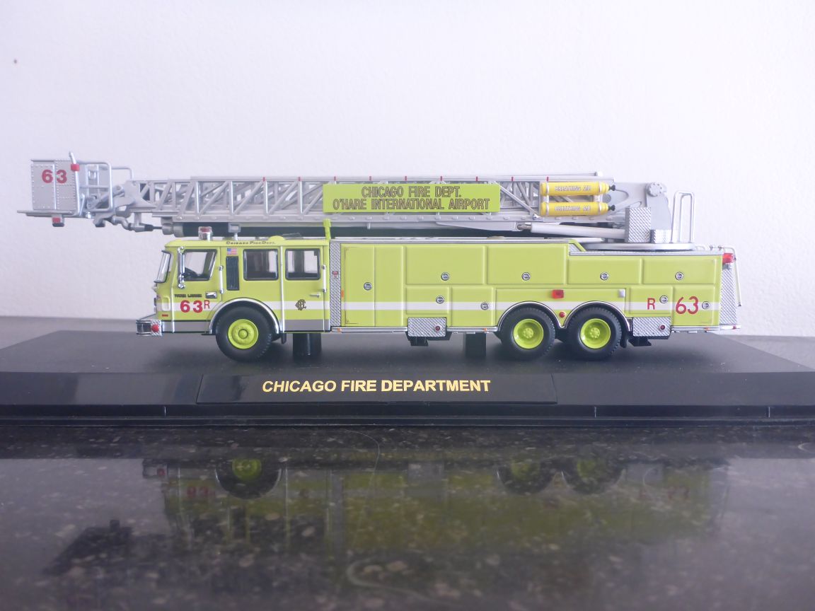 12939 E-One Platform Ladder 63 Chicago O'hare.JPG