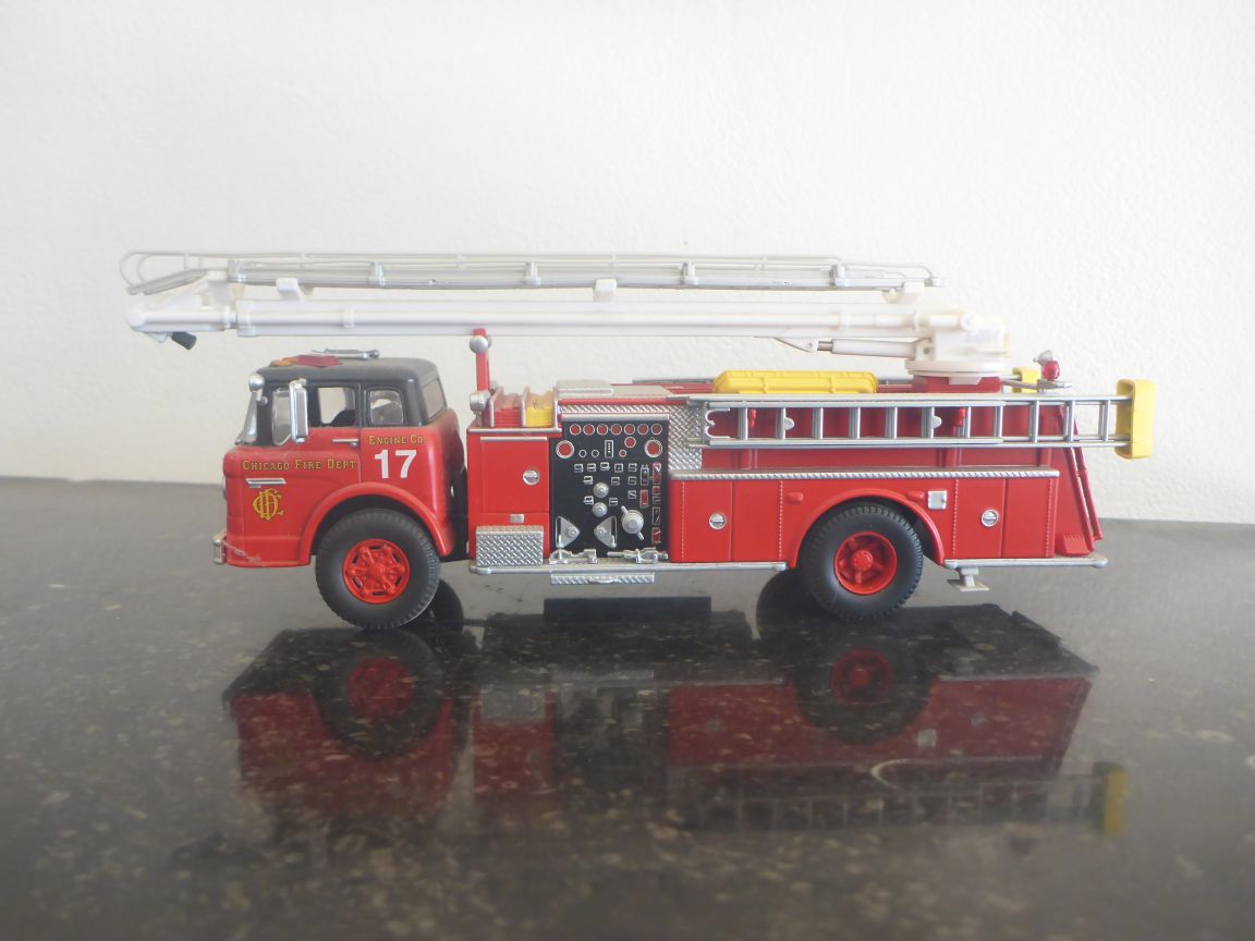 Athearn 90938 Ford C Telesqurt CFD 17.JPG