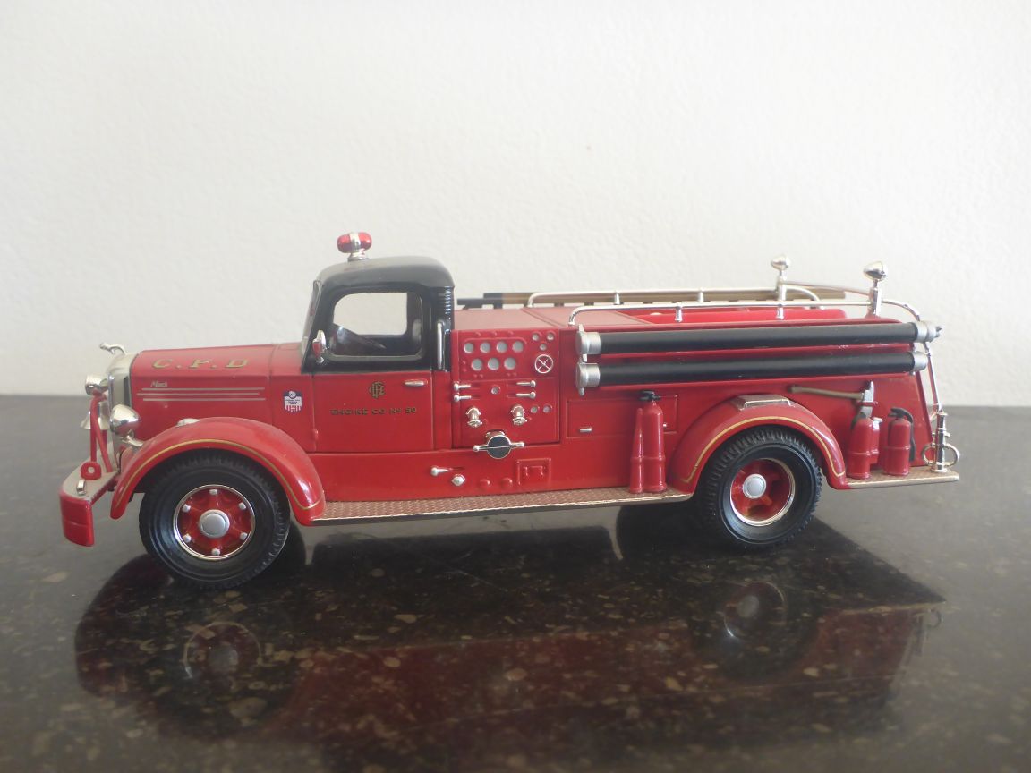 Corgi US52804 Mack L Close Cab CFD E50.JPG